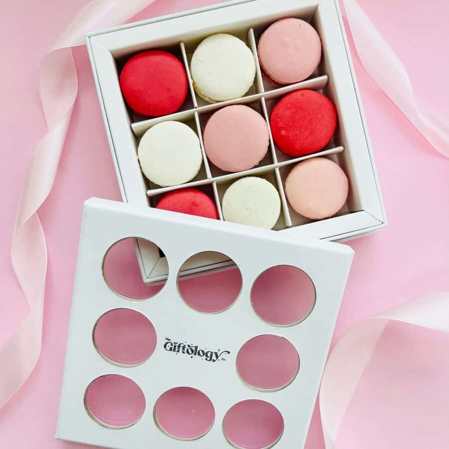 Macaroons box of 9